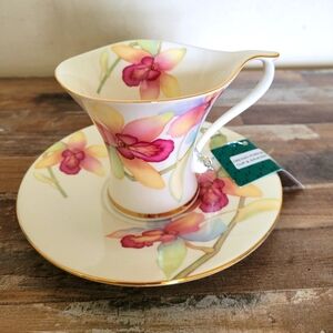 Floral Orchid Gold Trim  Porcelain Coffee Tea Cups with Saucers. Set of 4